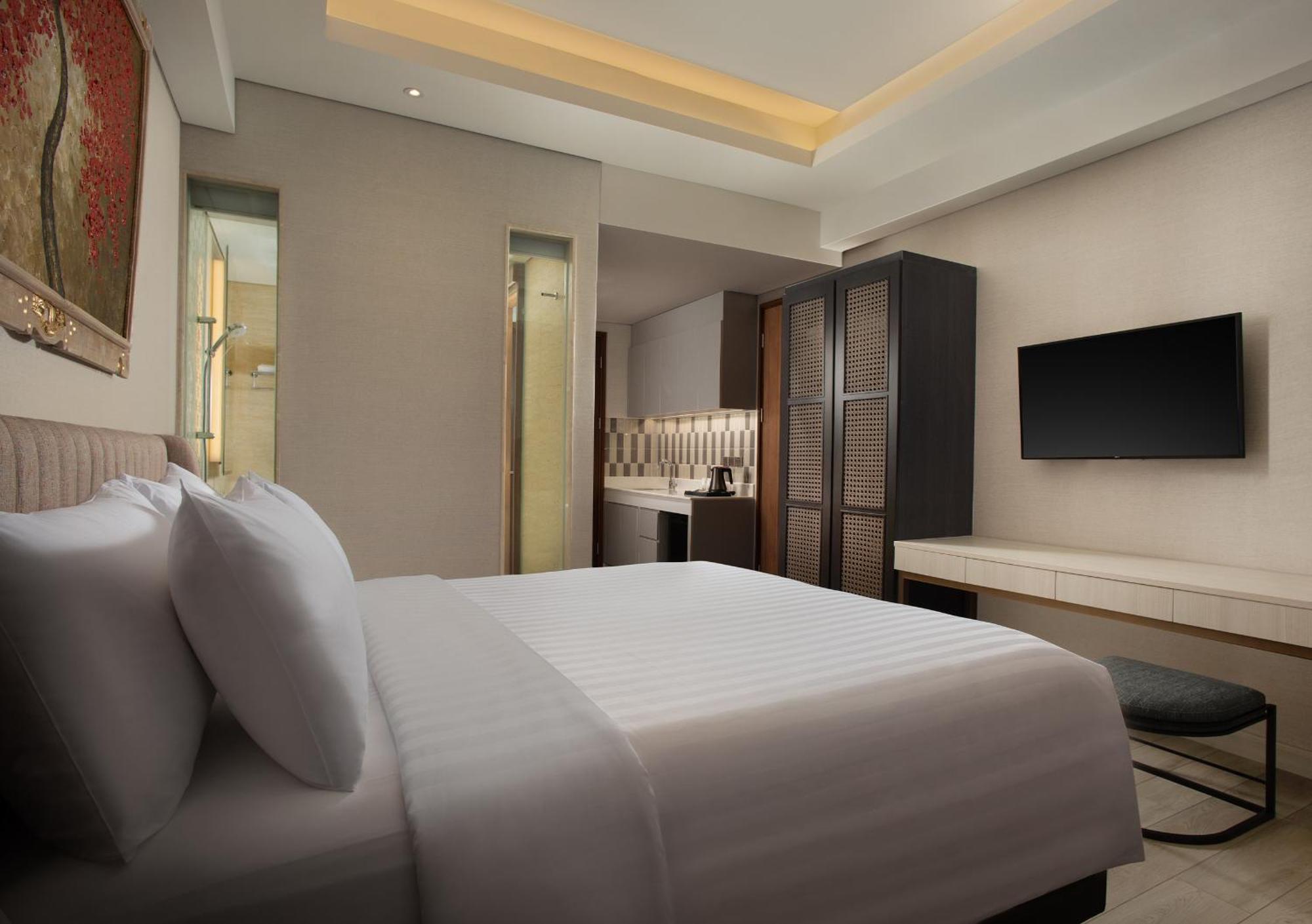 Trembesi Hotel Serpong Exterior photo