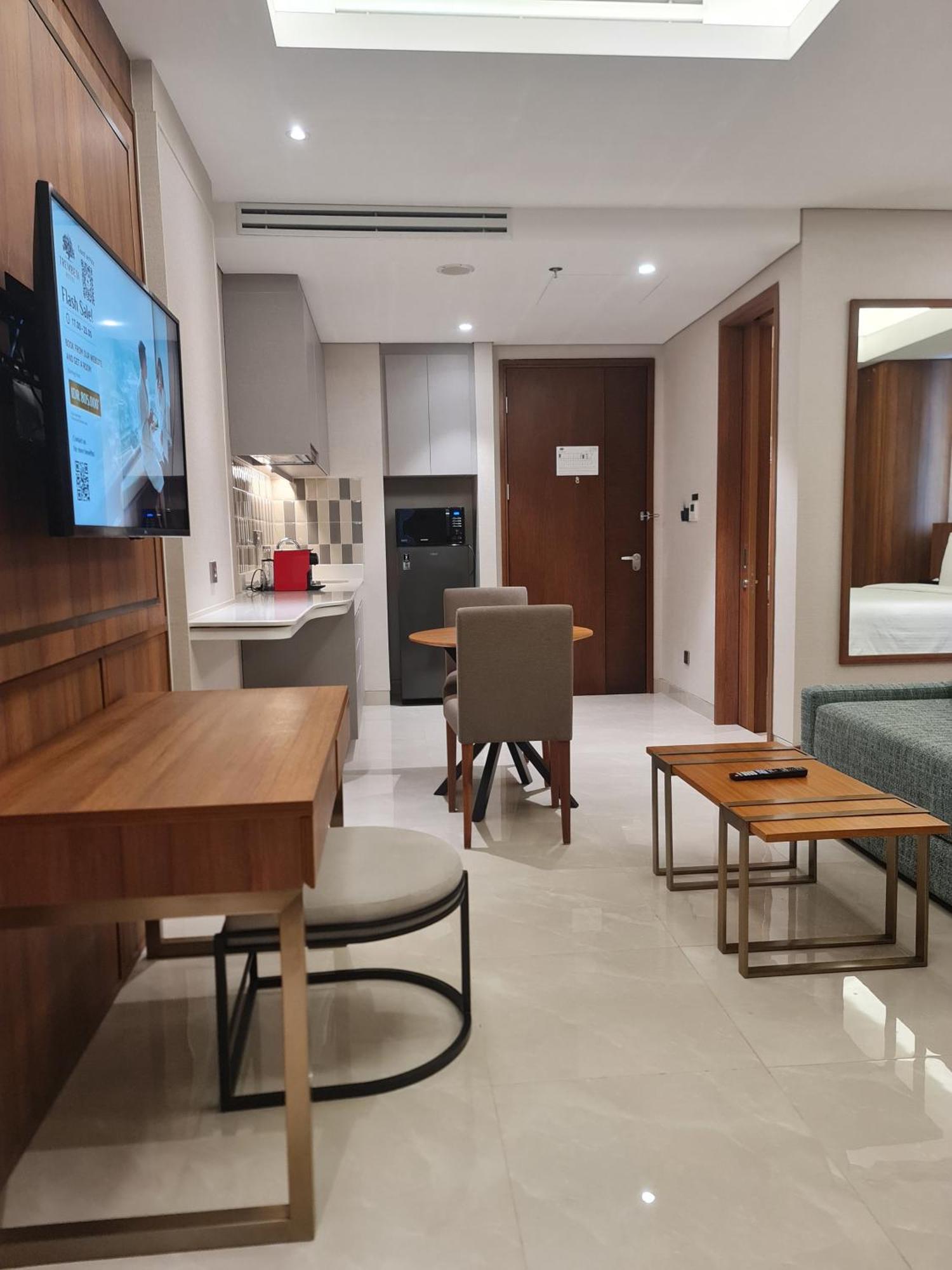 Trembesi Hotel Serpong Exterior photo