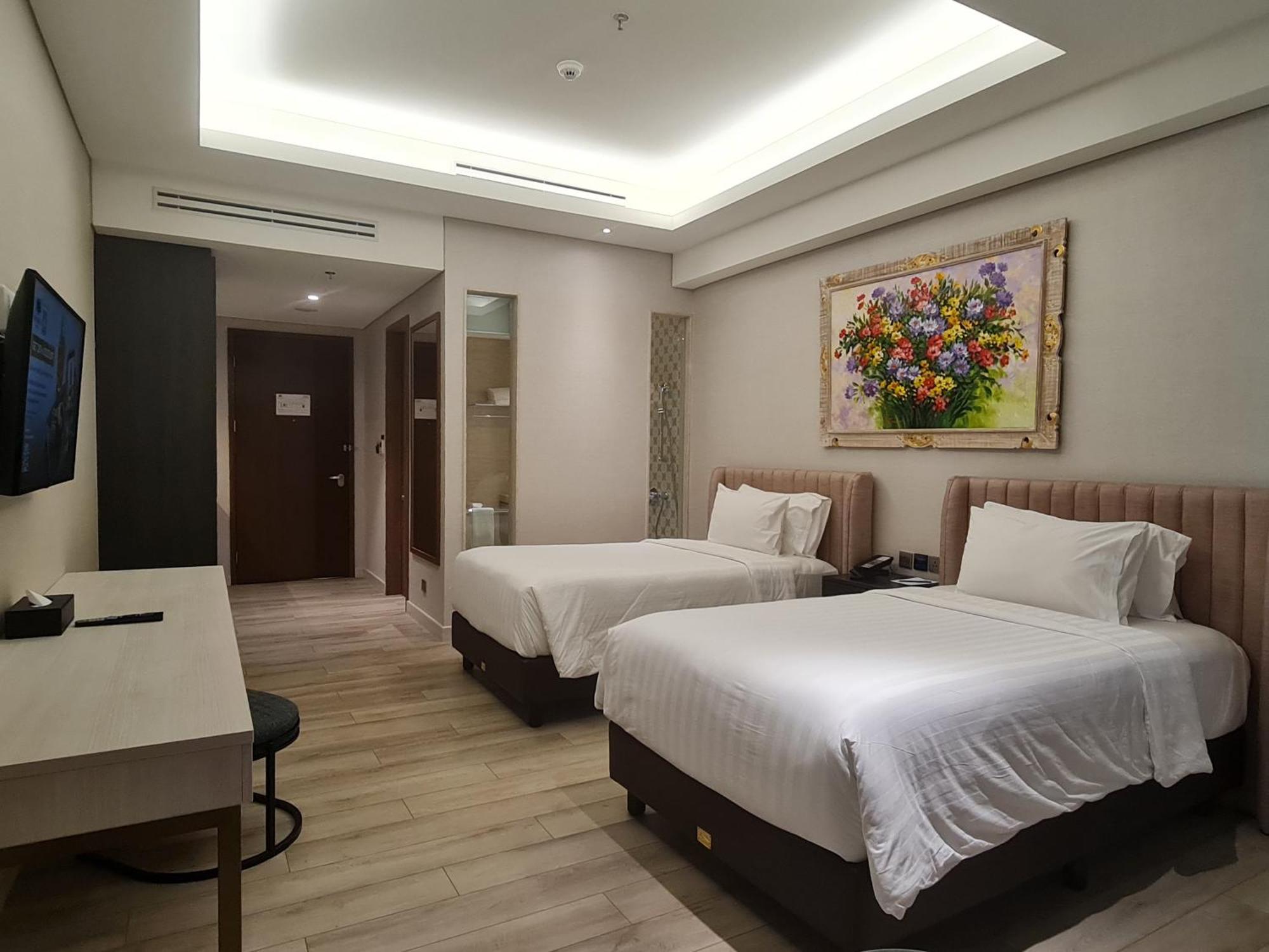 Trembesi Hotel Serpong Exterior photo